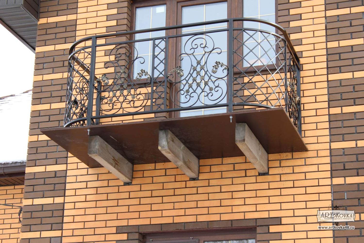 Ограждение балкона из металла
